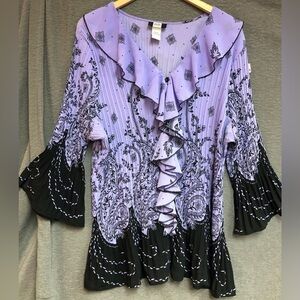 Studio 1940 Size 30/32 lavender and black, paisley, accordion pleated blouse